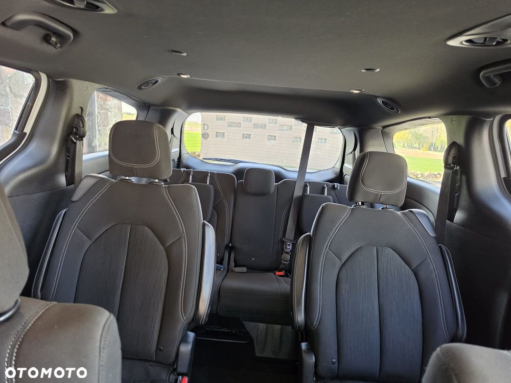 Chrysler Pacifica - 22