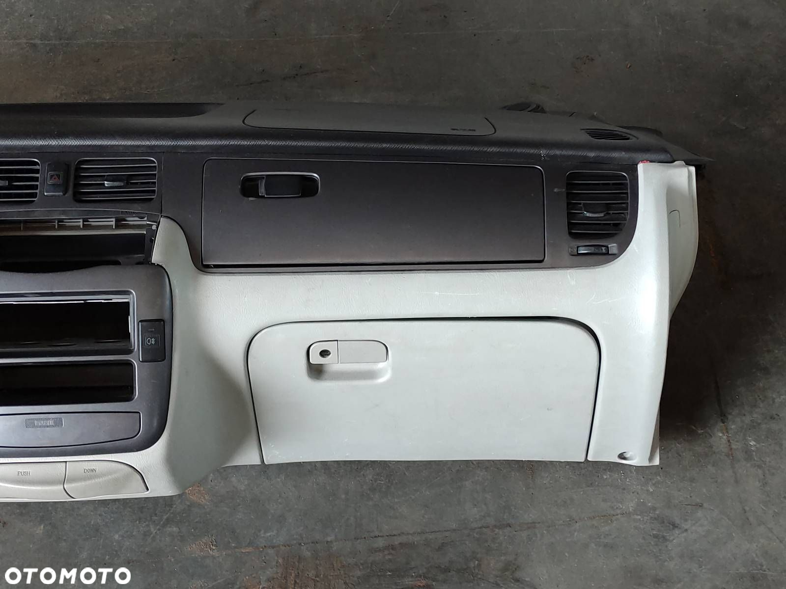 ZESTAW POSTRZAŁOWY HYUNDAI TRAJET I FL 95910-3A900 - 12