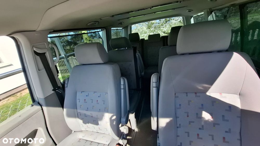 Volkswagen Multivan - 13