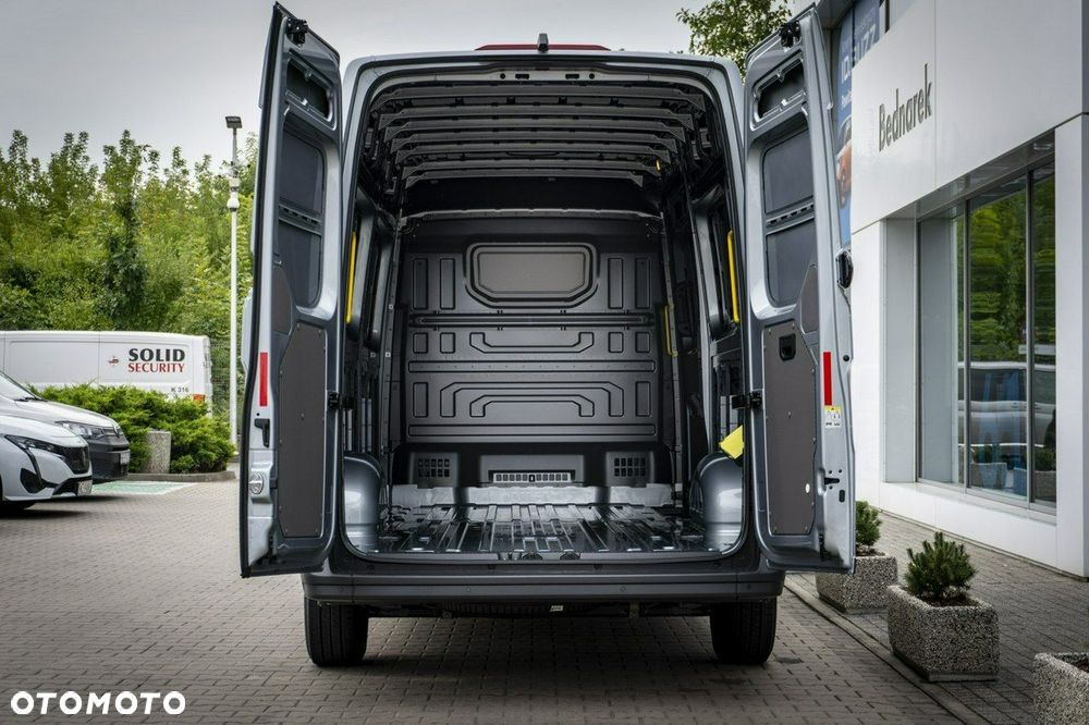 Volkswagen Crafter - 11