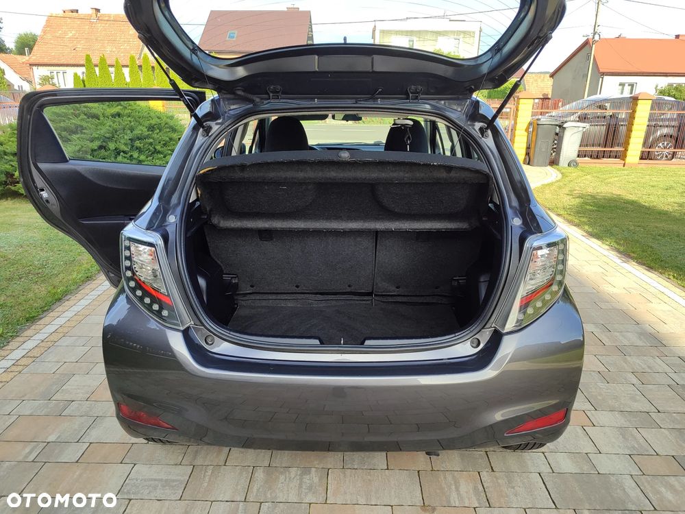 Toyota Yaris Hybrid 100 Life - 24