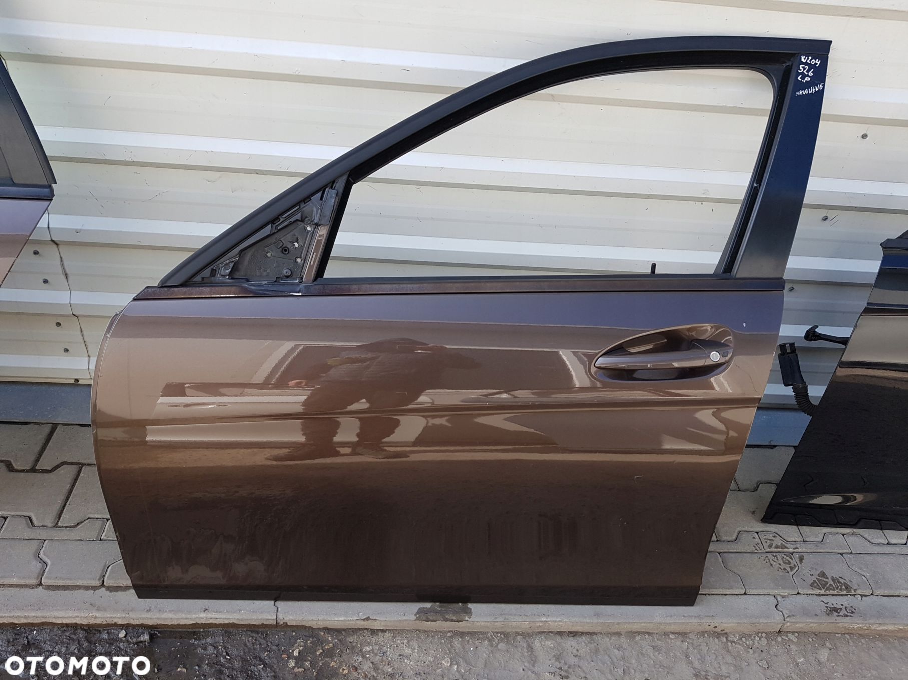 MERCEDES C KLASA W204 DRZWI LEWE PRZÓD 526 - 1