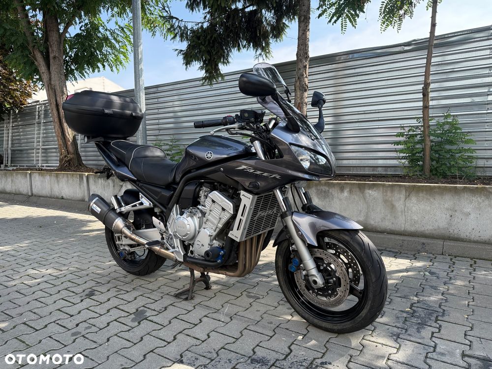 Yamaha FZS - 8