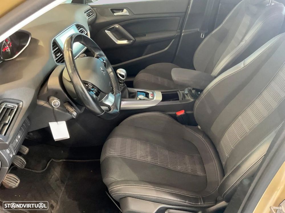 Peugeot 308 SW 1.2 PureTech Allure - 4
