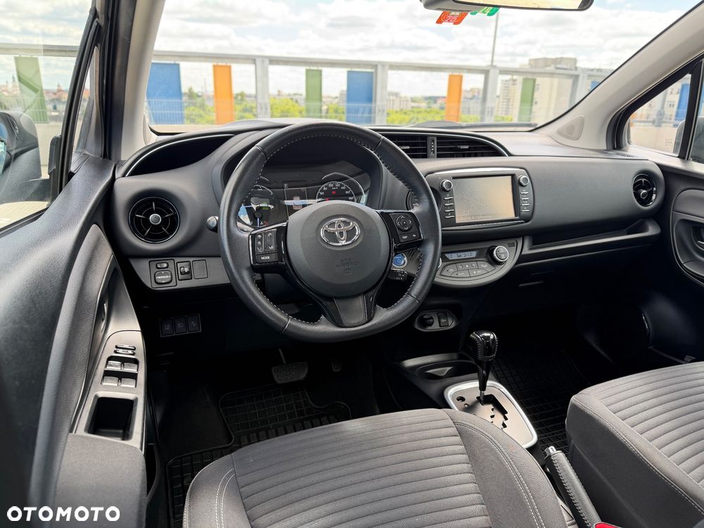 Toyota Yaris Hybrid 100 Premium - 9