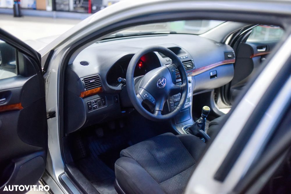 Toyota Avensis 2.2 D-4D Executive - 13