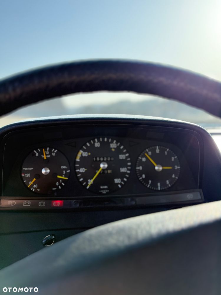 Mercedes-Benz W123 - 26