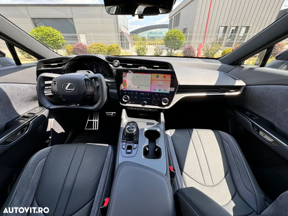 Lexus RZ 550e F SPORT - 24