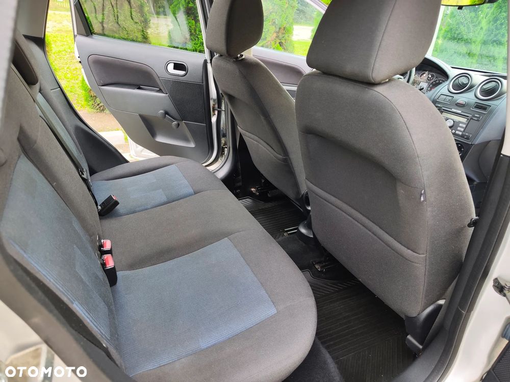 Ford Fiesta 1.3 Ambiente - 29