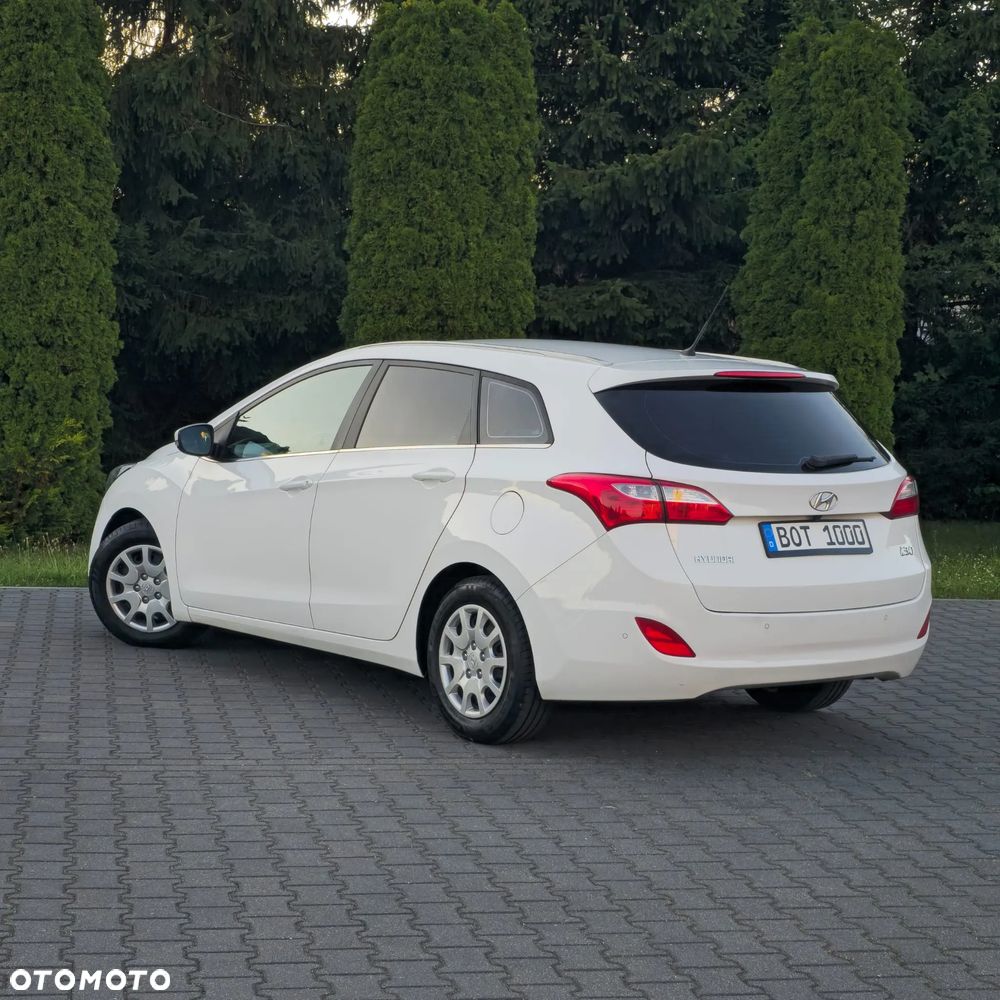 Hyundai i30 blue Kombi 1.6 GDi Passion - 16