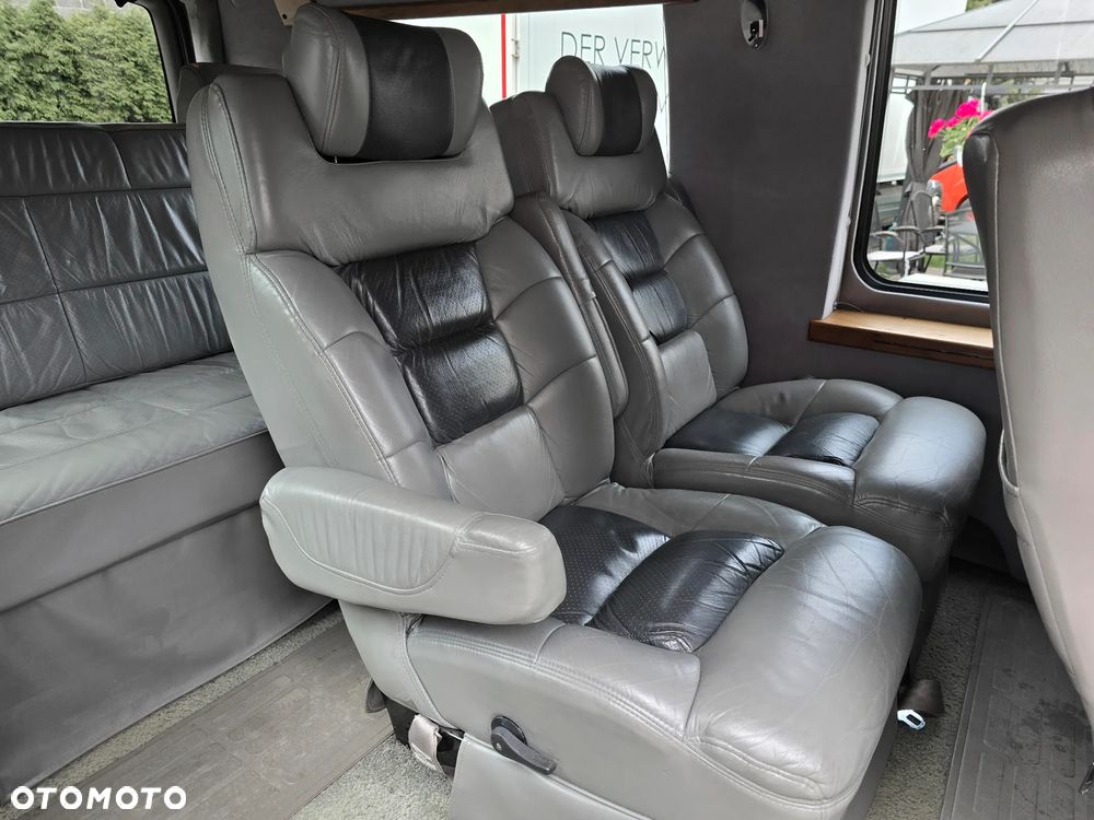 Chevrolet Express - 18