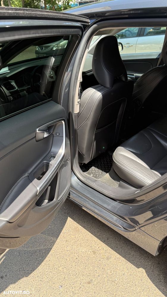 Volvo V60 D4 Geartronic Momentum - 12