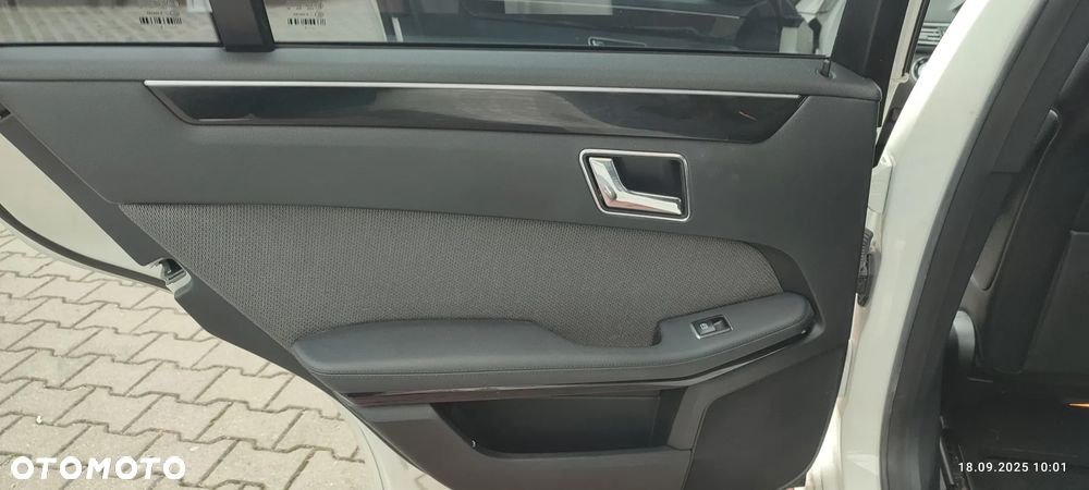 Mercedes-Benz Klasa E 220 CDI DPF BlueEFFICIENCY Automatik Avantgarde - 24