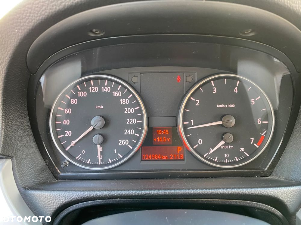 BMW Seria 3 318i - 32