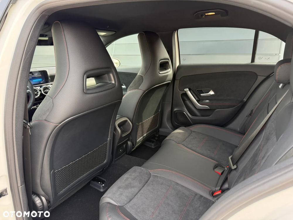 Mercedes-Benz Klasa A 200 AMG Line 7G-DCT - 12
