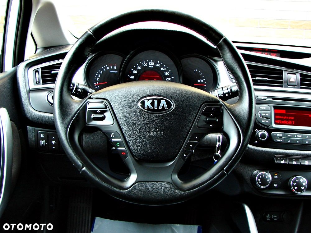 Kia Ceed 1.4 CVVT Dream Team Edition - 26