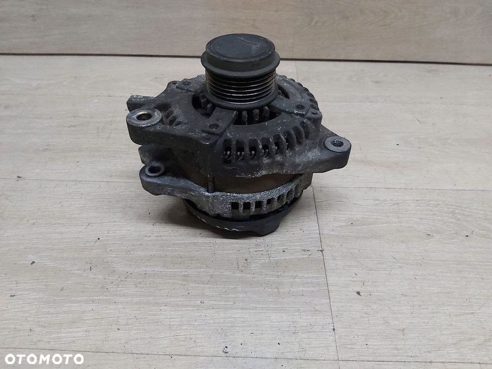 Toyota AURIS Yaris II 1,33 vvti alternator 09-15 rok 27060-0Y040 - 4