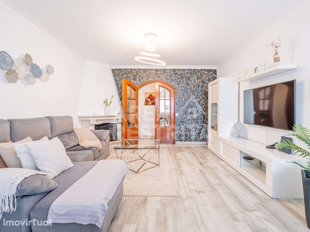 Andar de Moradia R/C com logradouro e quintal - Grande imagem: 3/25