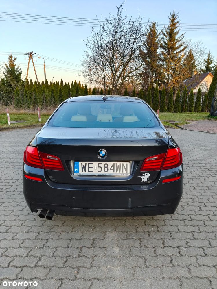 BMW Seria 5 528i - 3