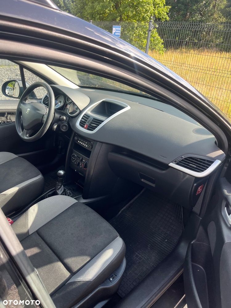 Peugeot 207 1.4 16V Trendy - 25
