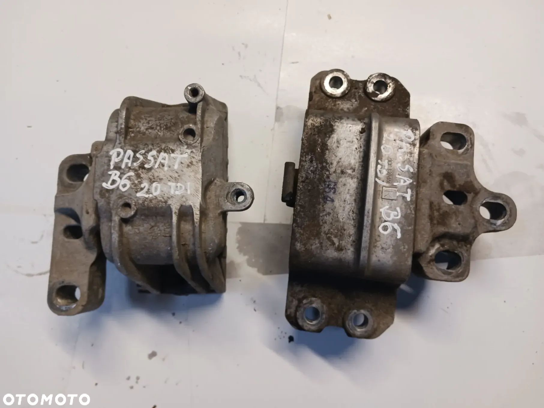 Poduszka silnika skrzyni prawa lewa łapa VW PASSAT B6 B7 TOURAN Tiguan Golf 5 6 Caddy Audi A3 8P Skoda Octavia Superb 3C0199555 - 1