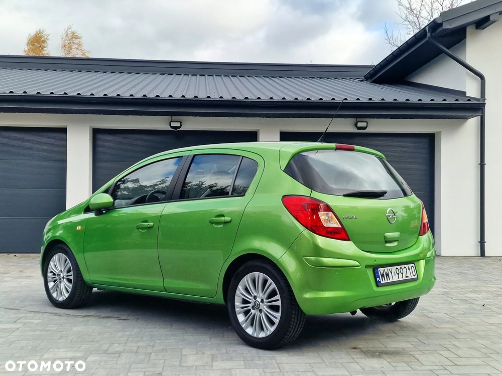 Opel Corsa 1.4 16V Cosmo - 35