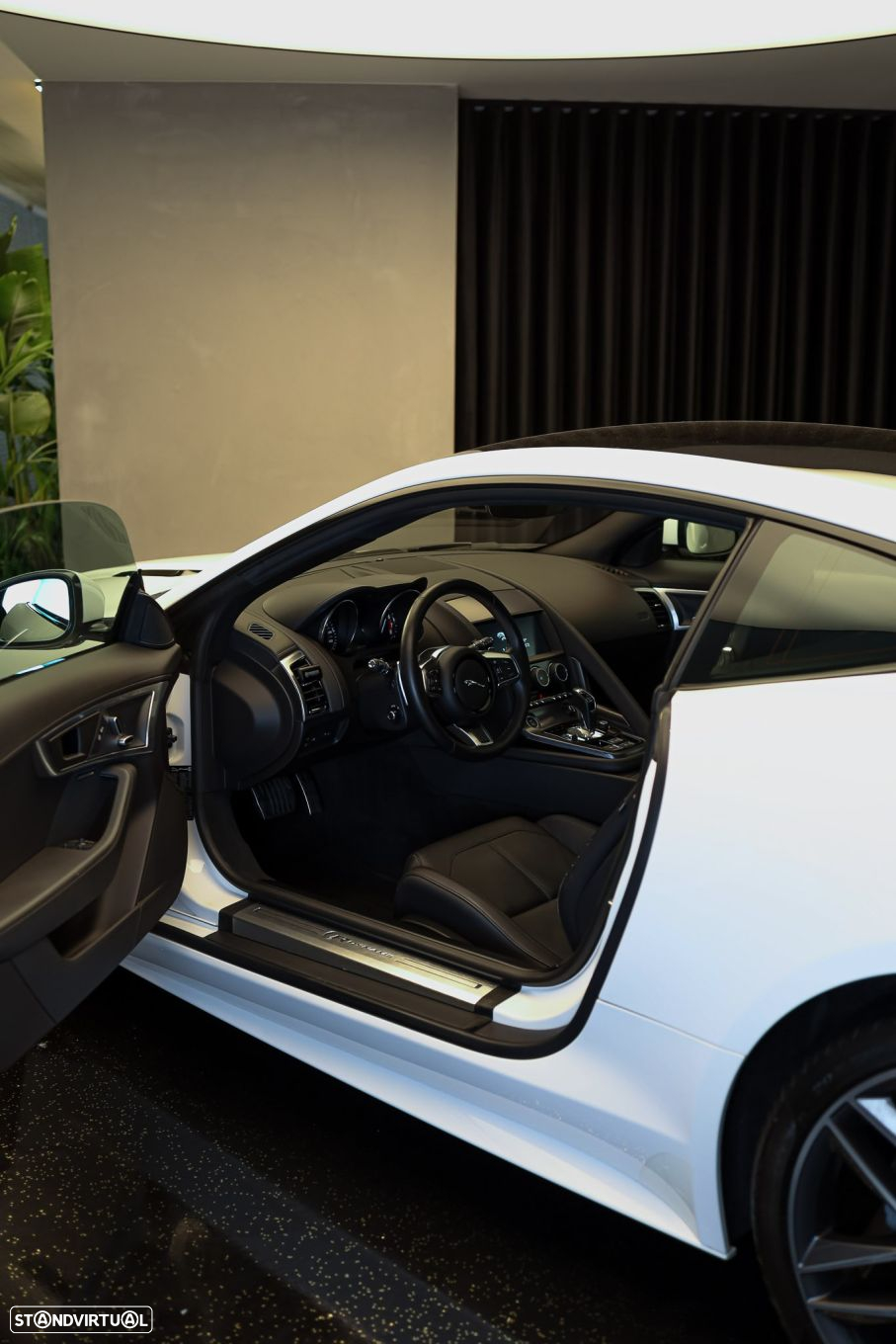 Jaguar F-Type 2.0 i4 R-Dynamic - 36