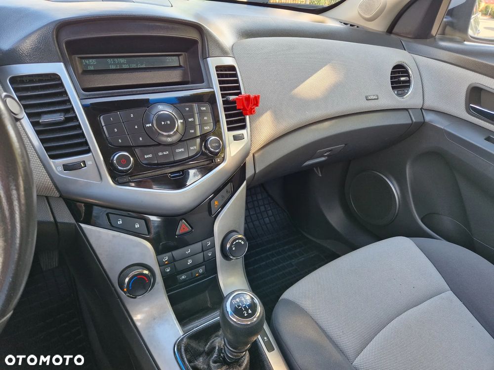 Chevrolet Cruze 1.6 LS - 4