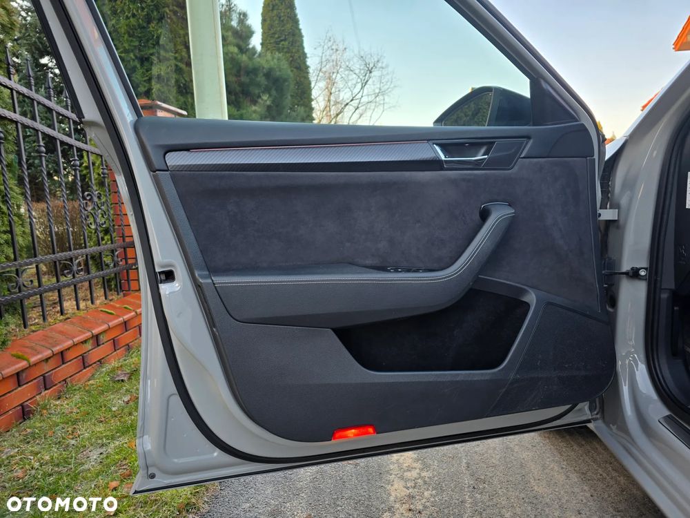 Skoda Superb 2.0 TDI SCR 4x4 Sportline DSG - 12