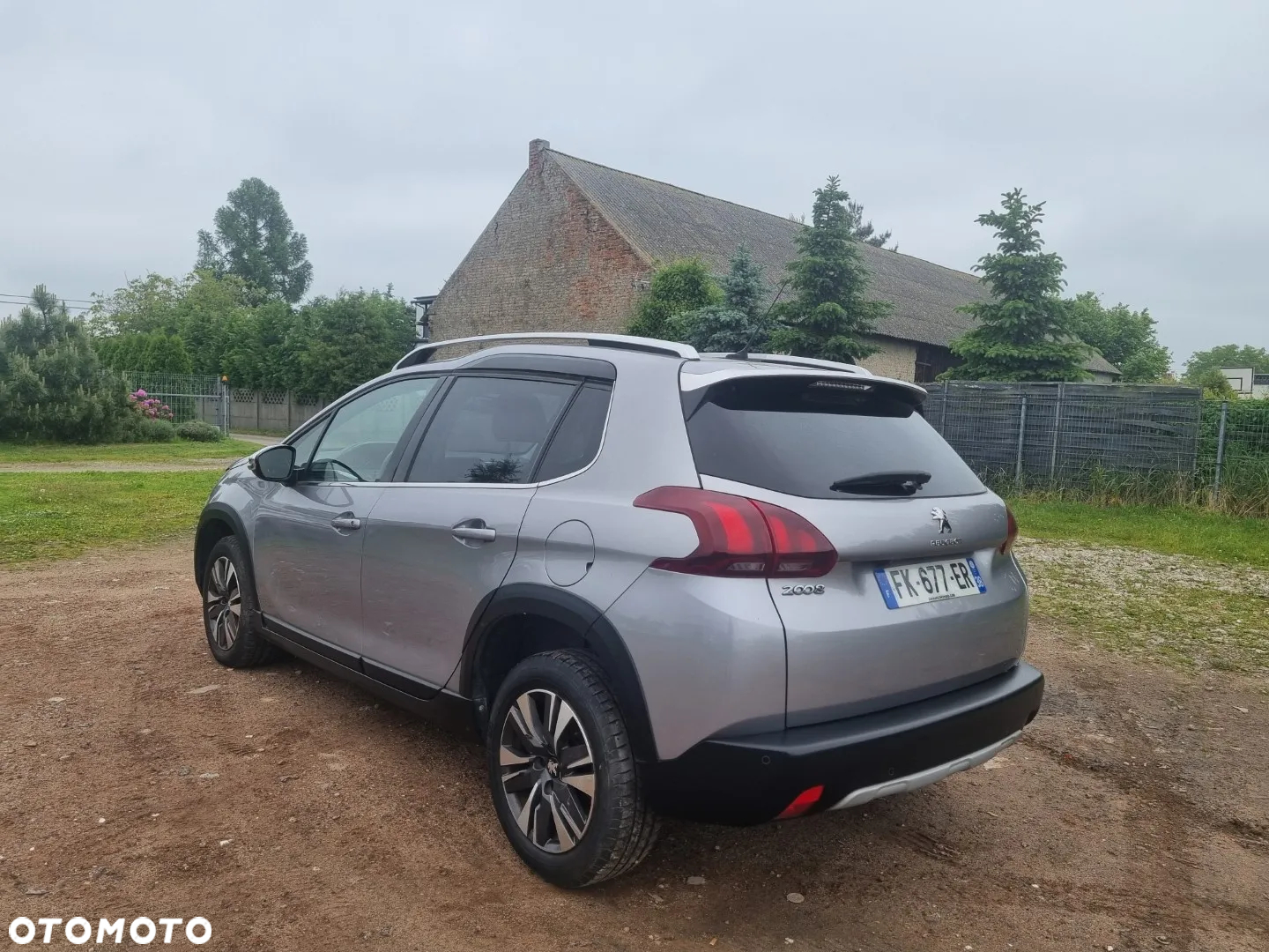 Peugeot 2008 BlueHDi 100 STOP & START Allure - 4