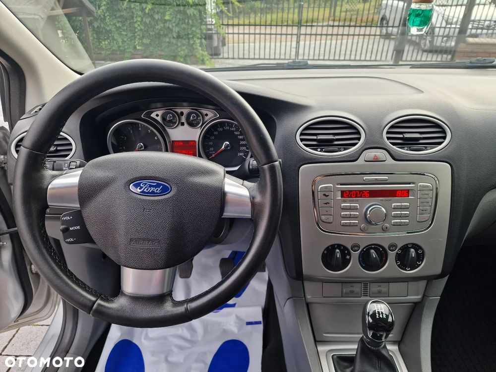 Ford Focus 1.8 FF Trend - 18