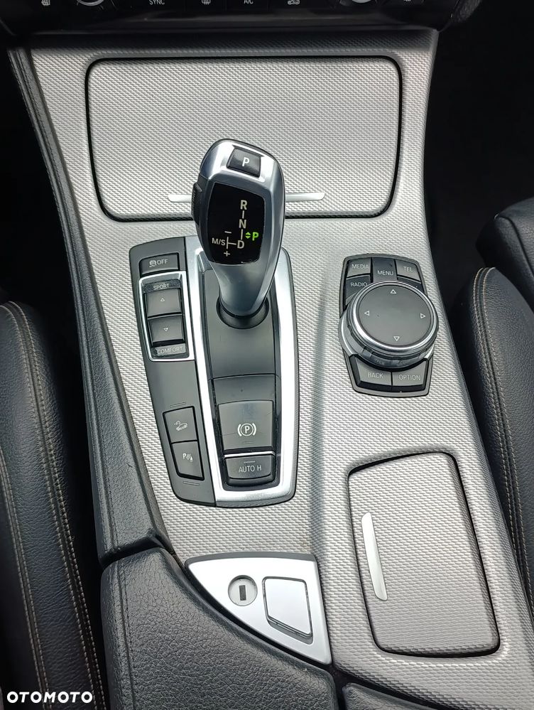 BMW Seria 5 525d xDrive Luxury Line - 27