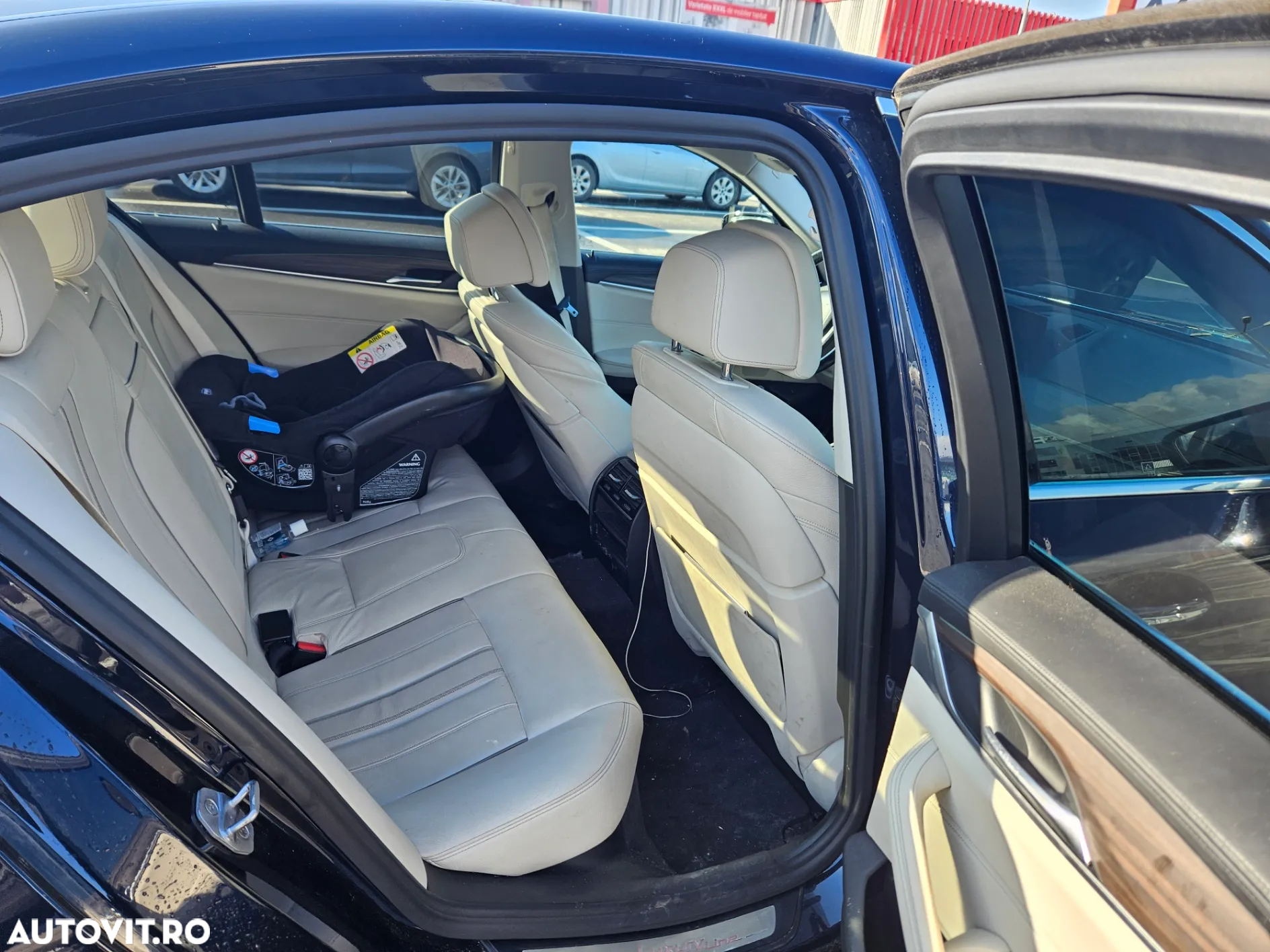 BMW Seria 5 520i Aut. Luxury Line - 7