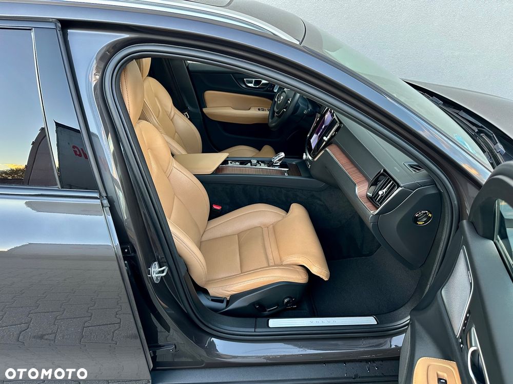 Volvo V60 Cross Country B4 D AWD Ultimate - 27