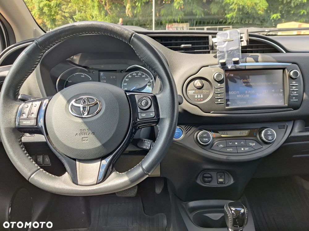 Toyota Yaris Hybrid 100 Premium EU6 - 16