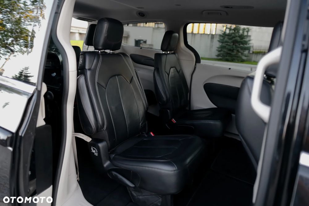 Chrysler Pacifica - 20