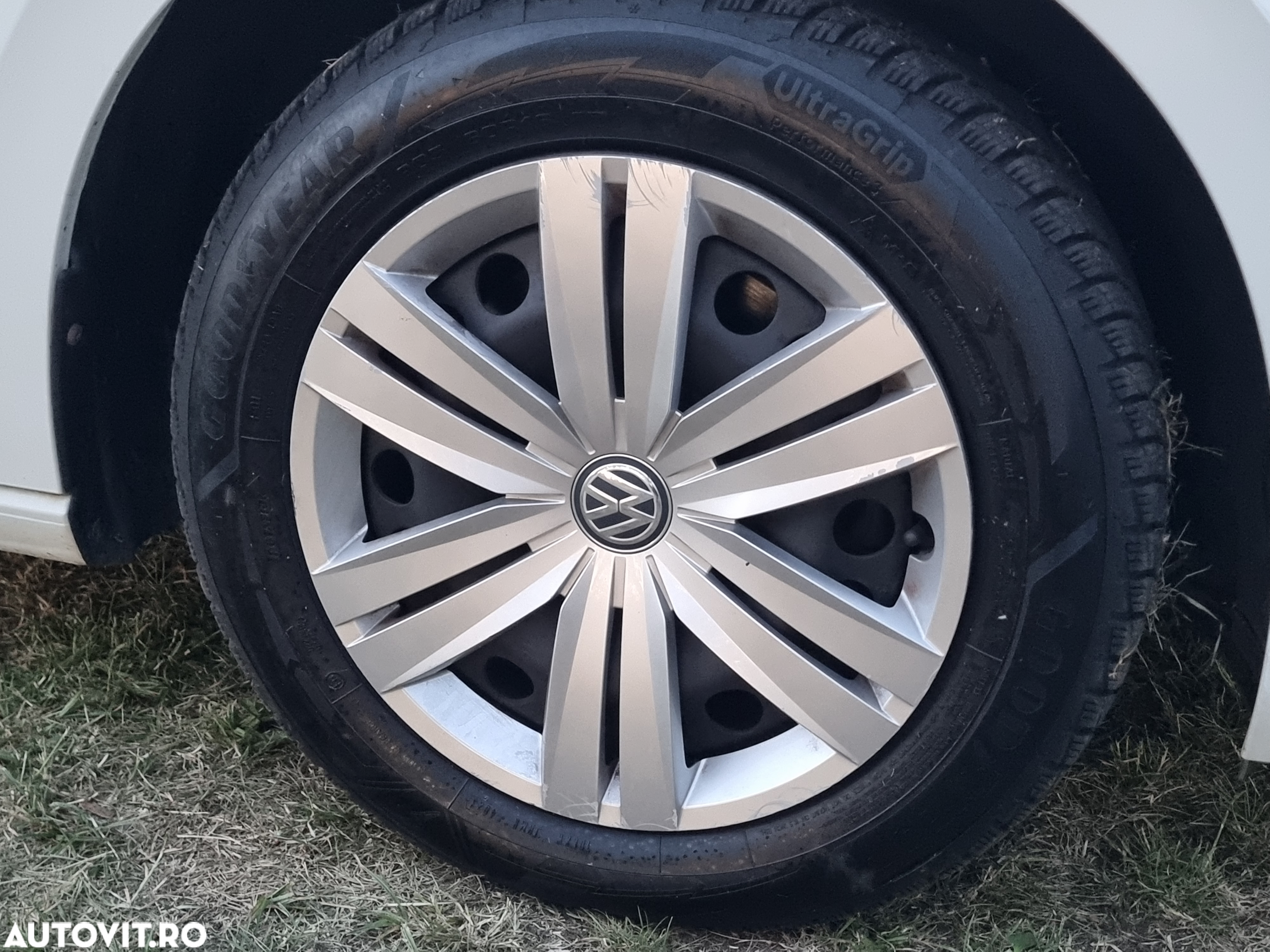 Volkswagen Touran 1.6 TDI Trendline - 24