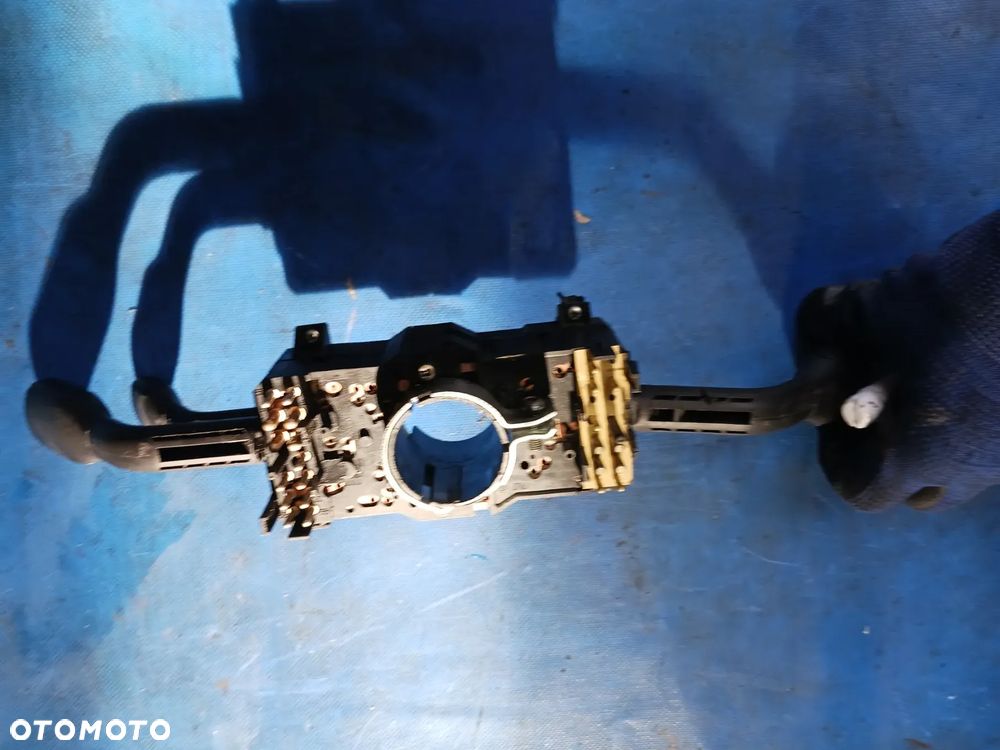 Przełącznik zespolony Audi 80 kierunkowskazów manetki AUDI 80 B4 włącznik świateł 443953513L 4A0953503 Oryginał 443953513H - 8