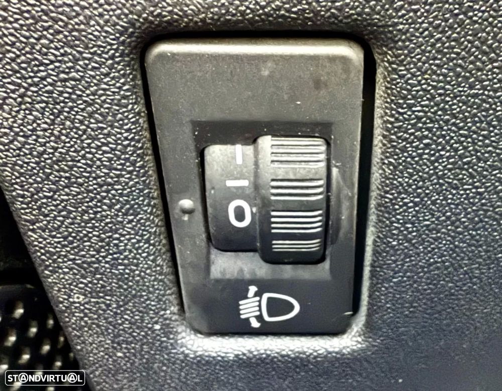 Peugeot 2008 1.2 PureTech Allure EAT6 - 48