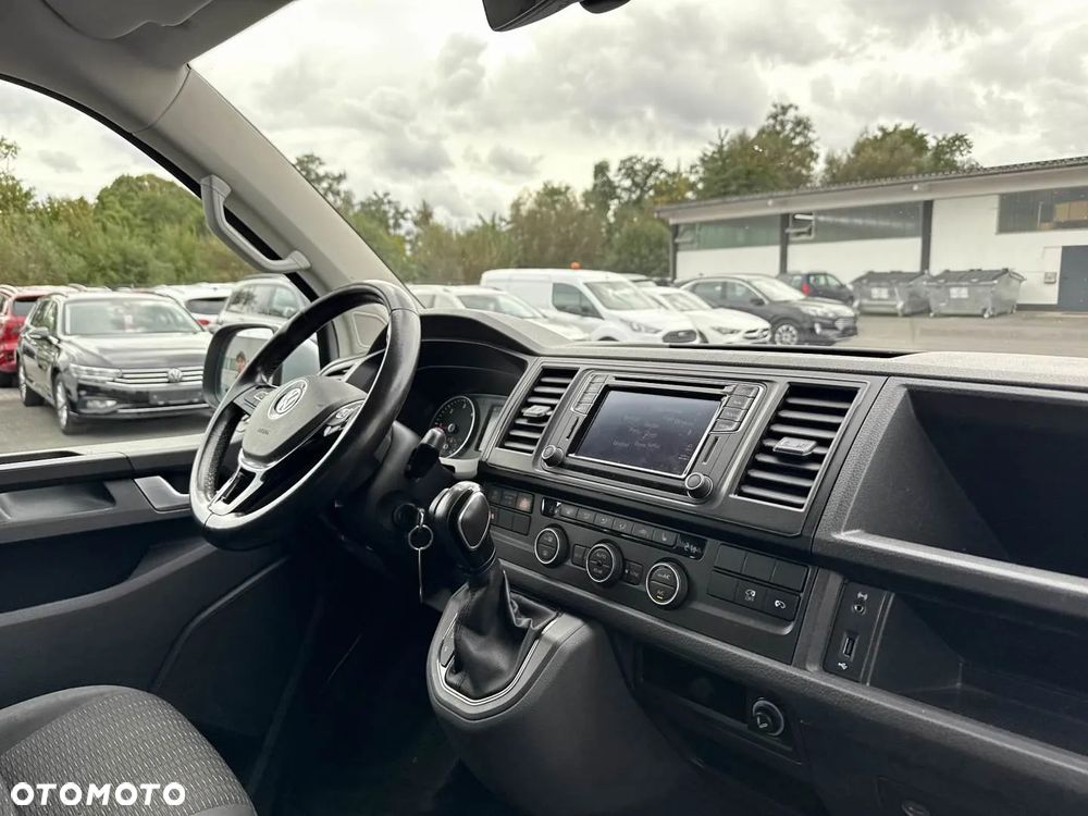Volkswagen Caravelle - 36