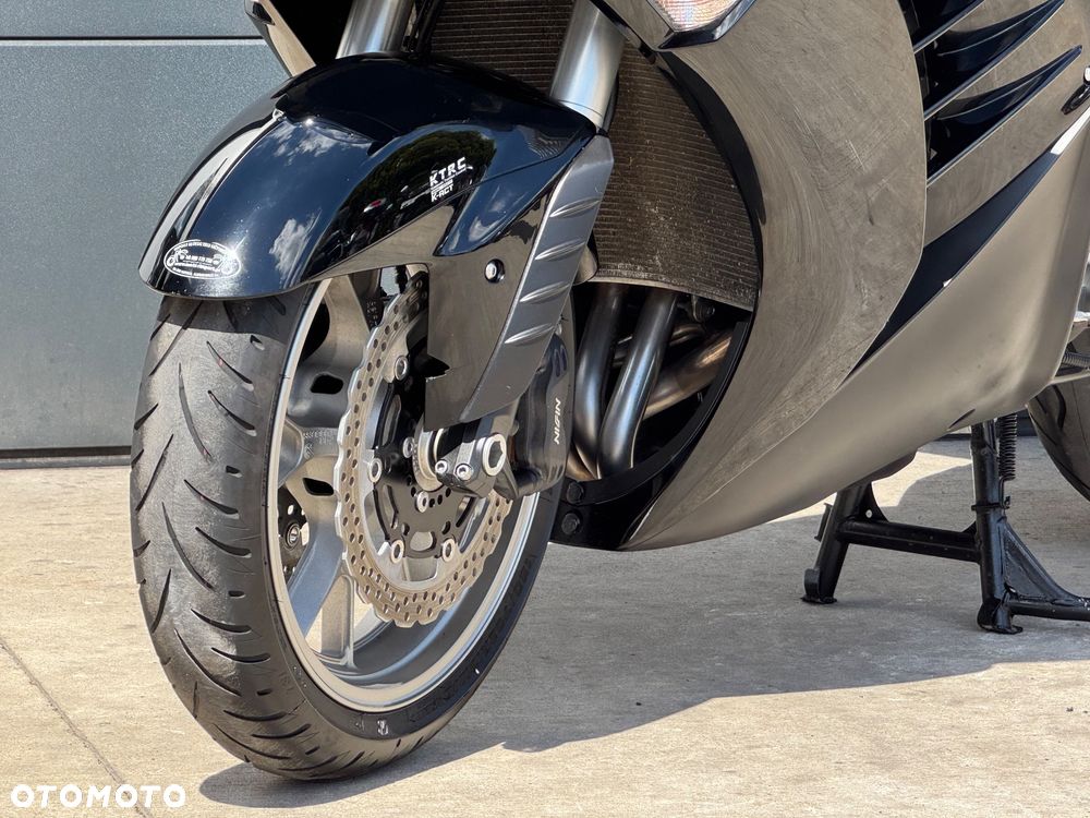 Kawasaki GTR - 25