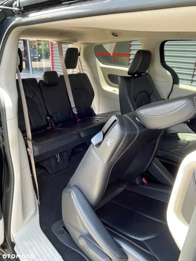 Chrysler Pacifica - 9