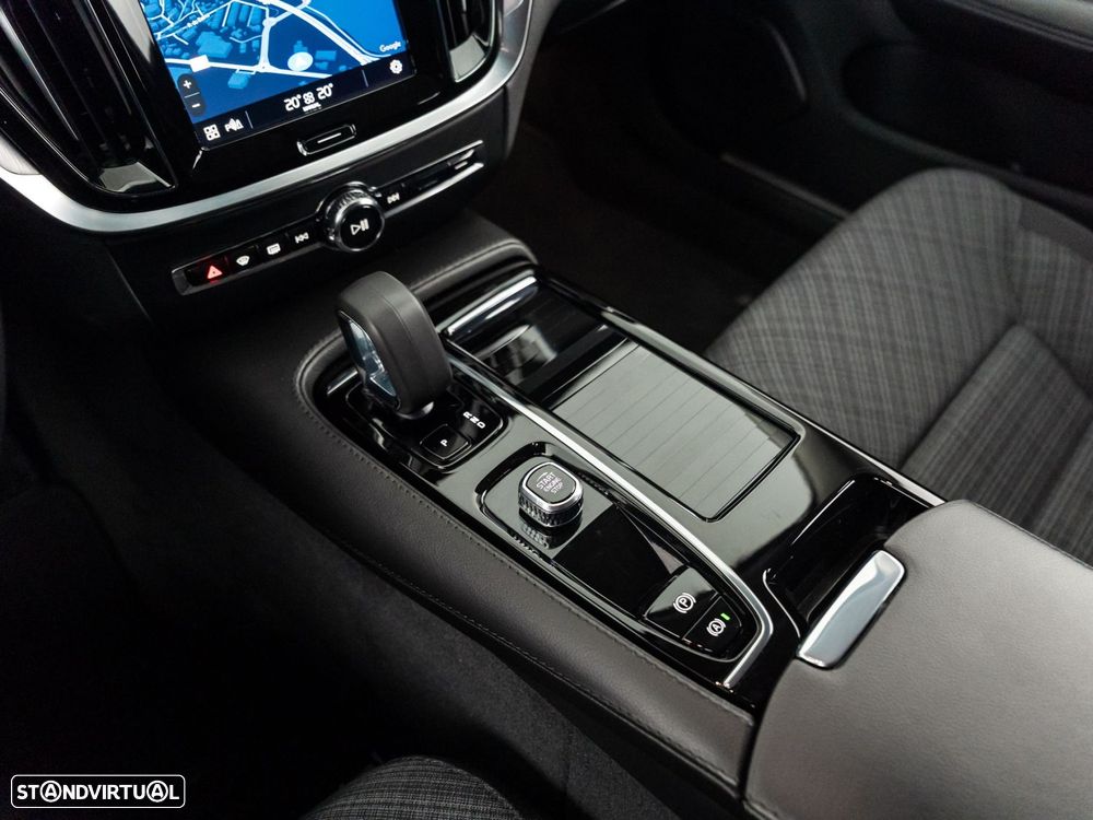 Volvo V60 2.0 T6 AWD TE Essential - 26