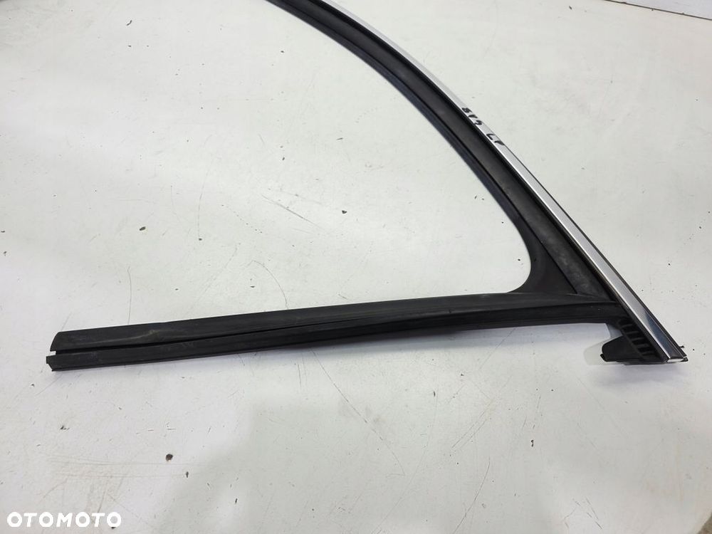 USZCZELKA DRZWI LISTWA CHROM LEWY PRZÓD AUDI A3 8V SEDAN 8V5837431 - 1