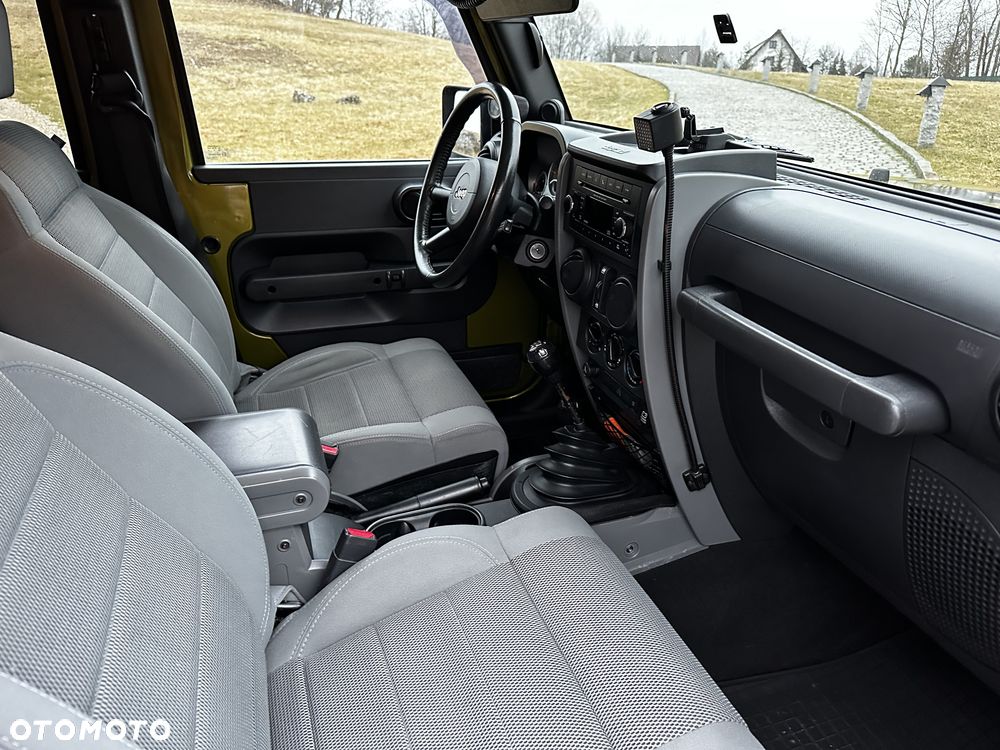 Jeep Wrangler Unlimited 3.8 Sahara - 9