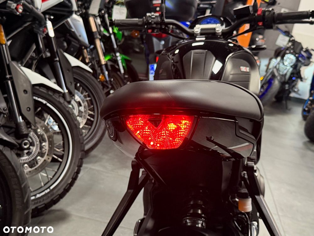 Triumph Trident - 24