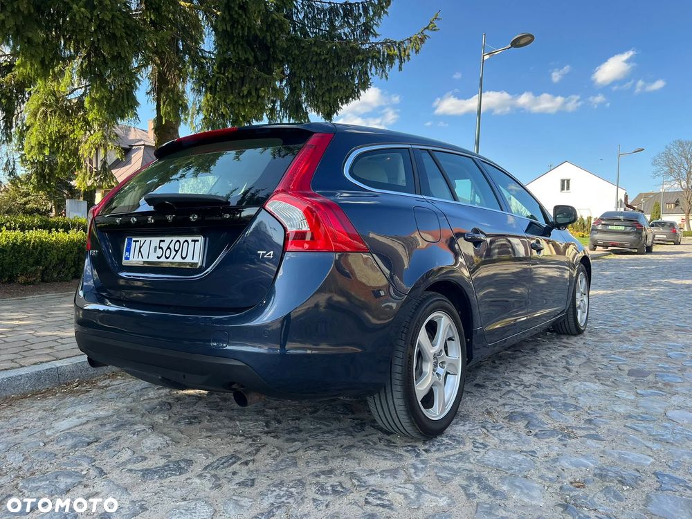Volvo V60 T4 Summum - 16