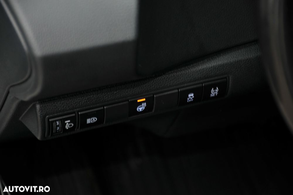 Toyota Corolla 1.8 HSD Business - 28