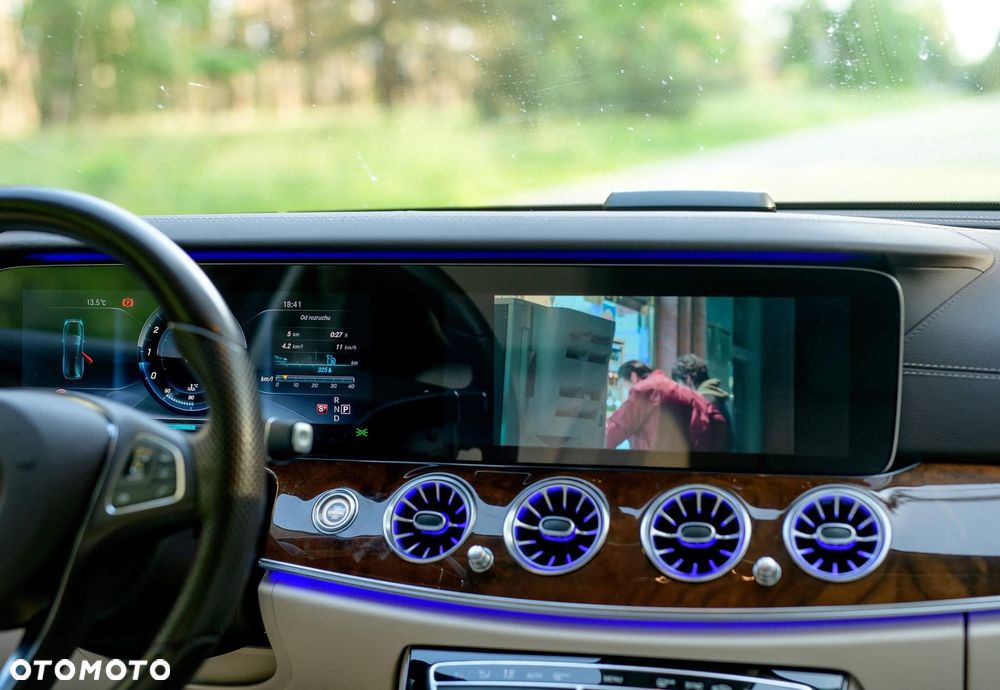 Mercedes-Benz Klasa E 400 4-Matic 9G-TRONIC - 11