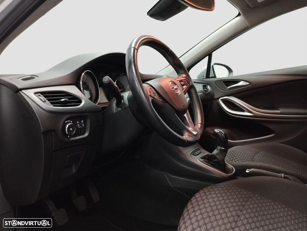 Opel Astra Sports Tourer - 8